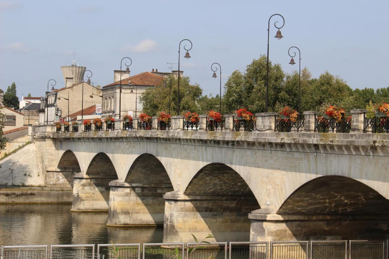 Ibis Budget Cognac Châteaubernard Екстериор снимка